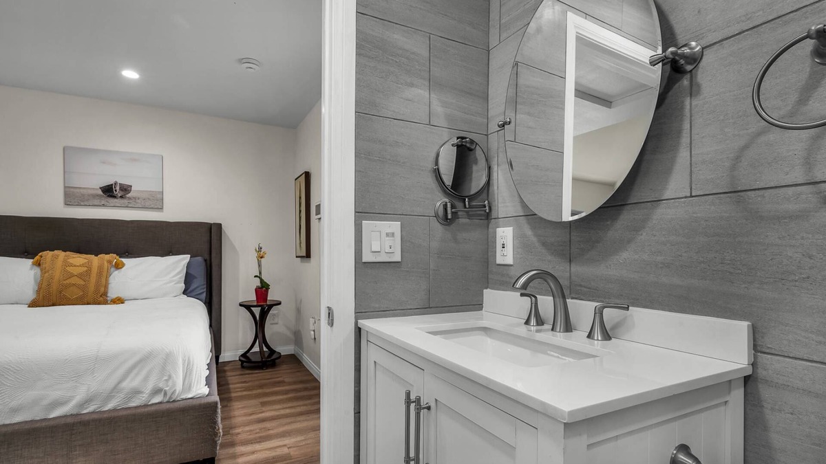 Valley Glen Apartment | New! Coldwater Modern Studio Guest House