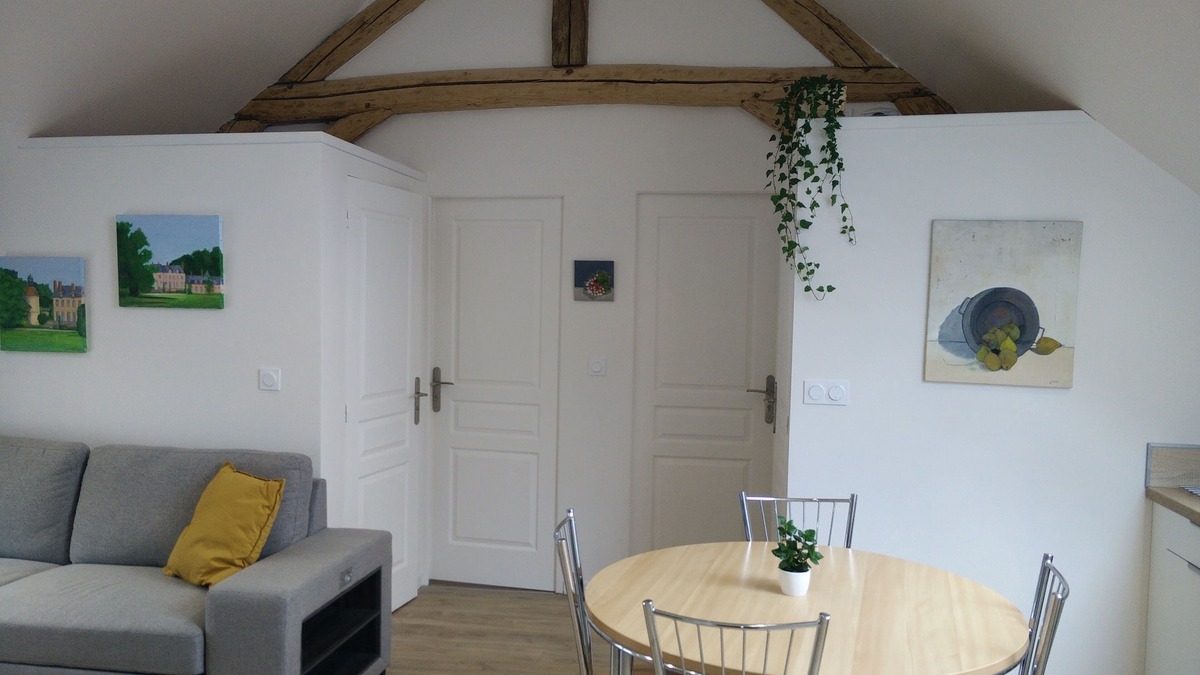 Villorceau Apartment | New: Comfortable apartment near Chambord