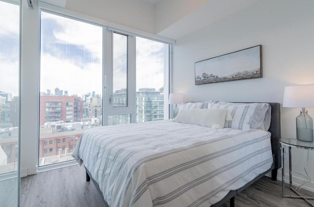 St. Lawrence Apartment | New Condo in Downtown Toronto with CN Tower View