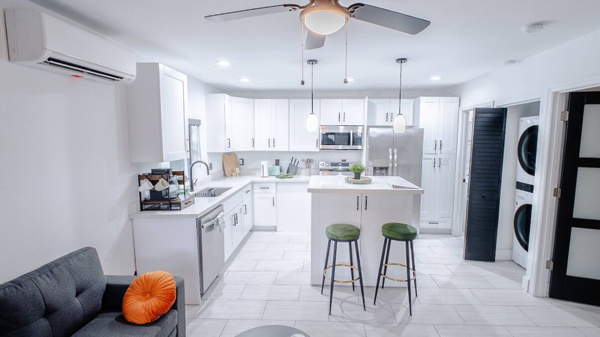 South Middle River House | NEW CONSTRUCTION!Modern Getaway Peaceful/Private Minutes away from Entertainment