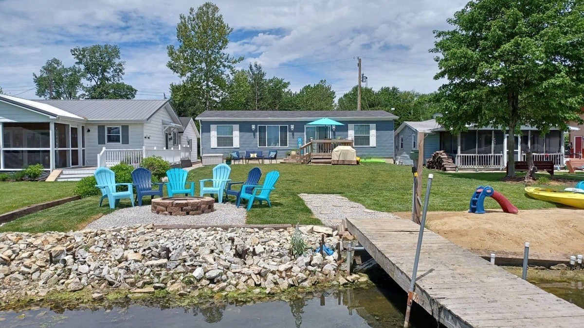 Deedsville House | New Construction 3 Bed/2 Bath Home on Beautiful Nyona Lake Sleeps 9 Pet Friendly