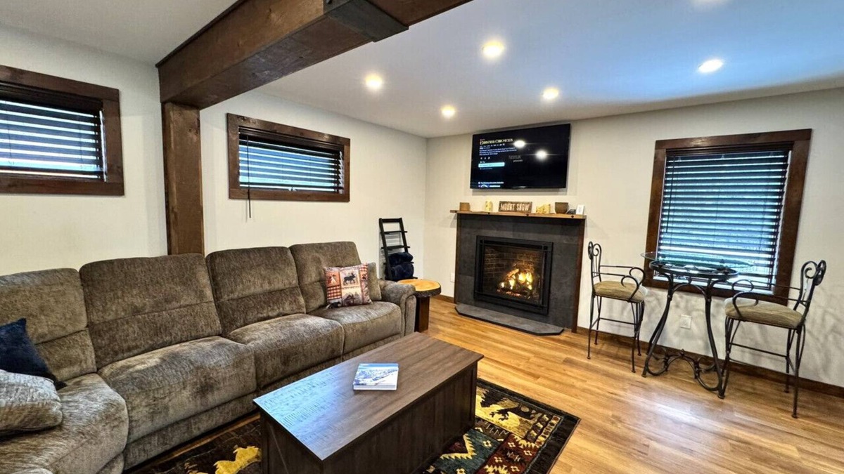 Wilmington House | New Construction Barn style- Minutes from Skiing and Lakes
