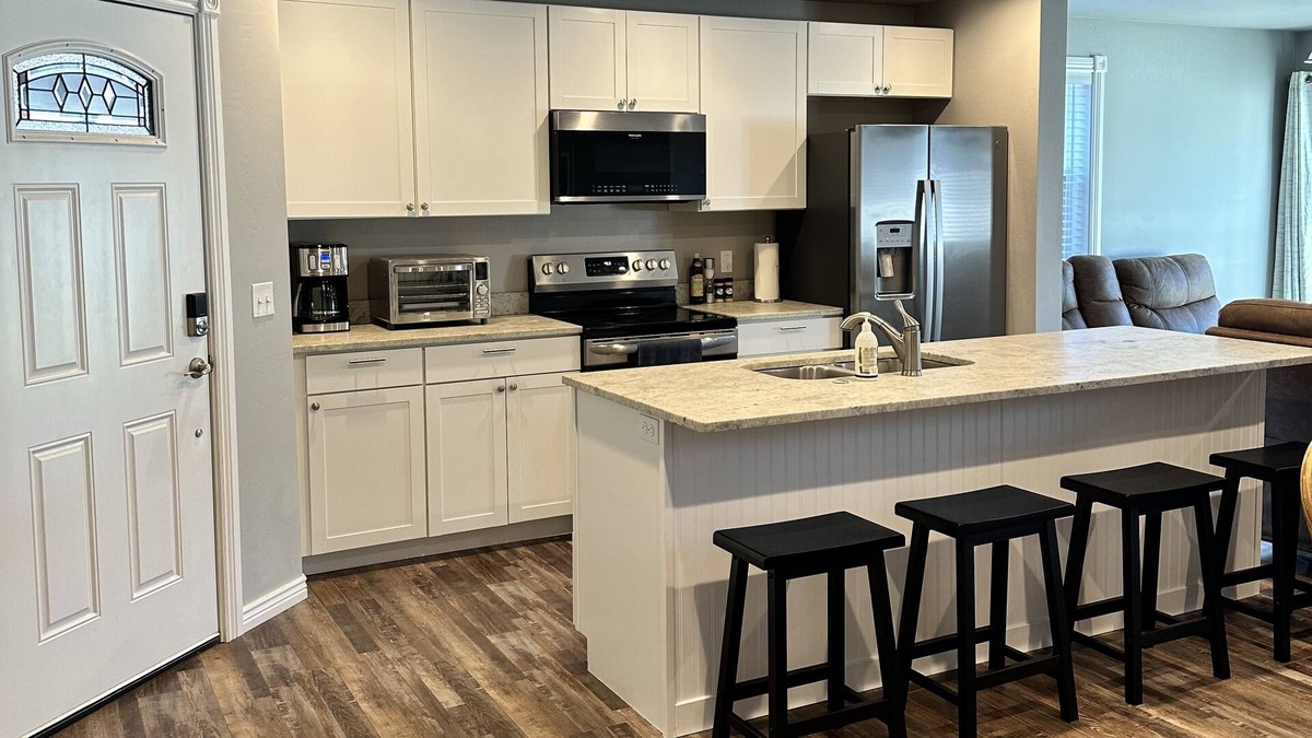 Evergreen House | New construction! Duplex, 30 min to Glacier National Park.