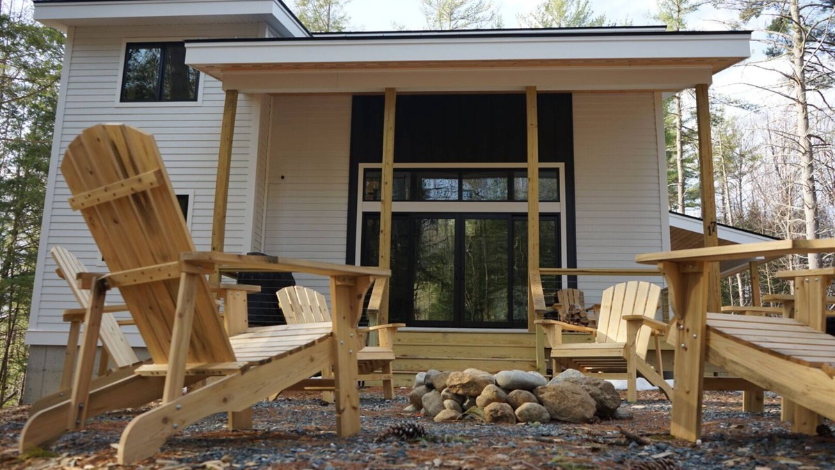 Danbury House | New construction family home at the base of Ragged Mountain.