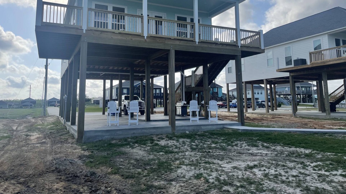 Hackberry House | New Construction Hackberry Getaway-4BR, Sleeps 9, On the Water
