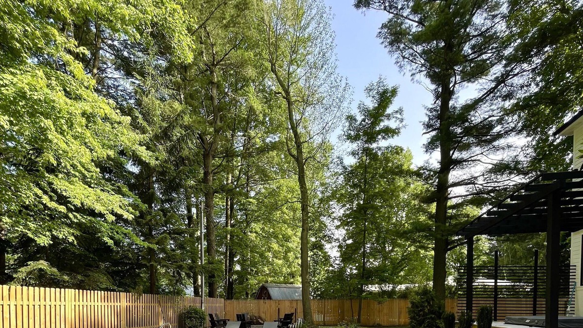 Shorewood-Tower Hills-Harbert House | New Construction Sawyer getaway. Hot Tub. Heated POOL OPEN!