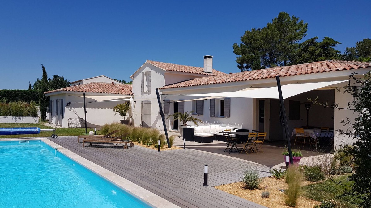 Les Figons House | New contemporary high end villa large pool near Aix en Provence