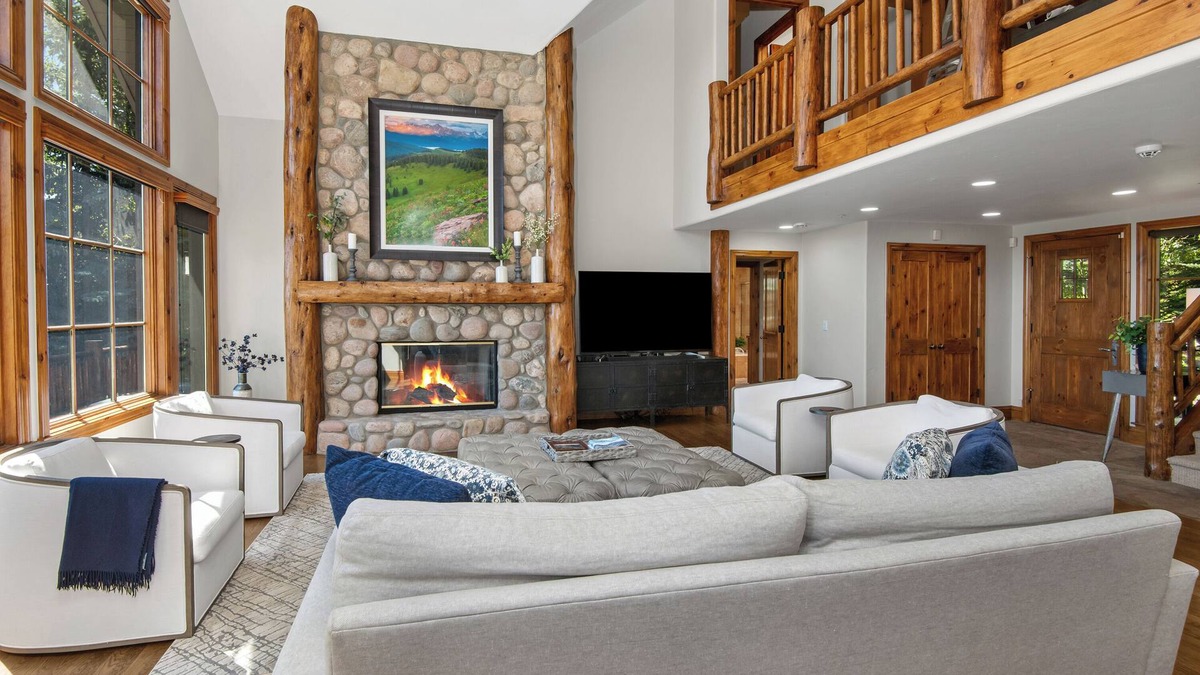 Cordillera House | New! Cordillera Ranch| On Golf Course| Hot Tub| Game Room| AC|20 mins to Ski