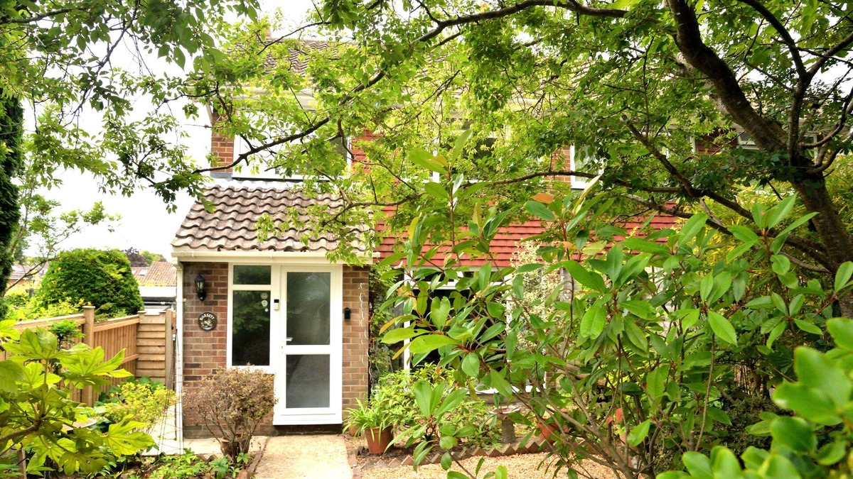 Alresford House | NEW! Cosy house, a train spotter's delight