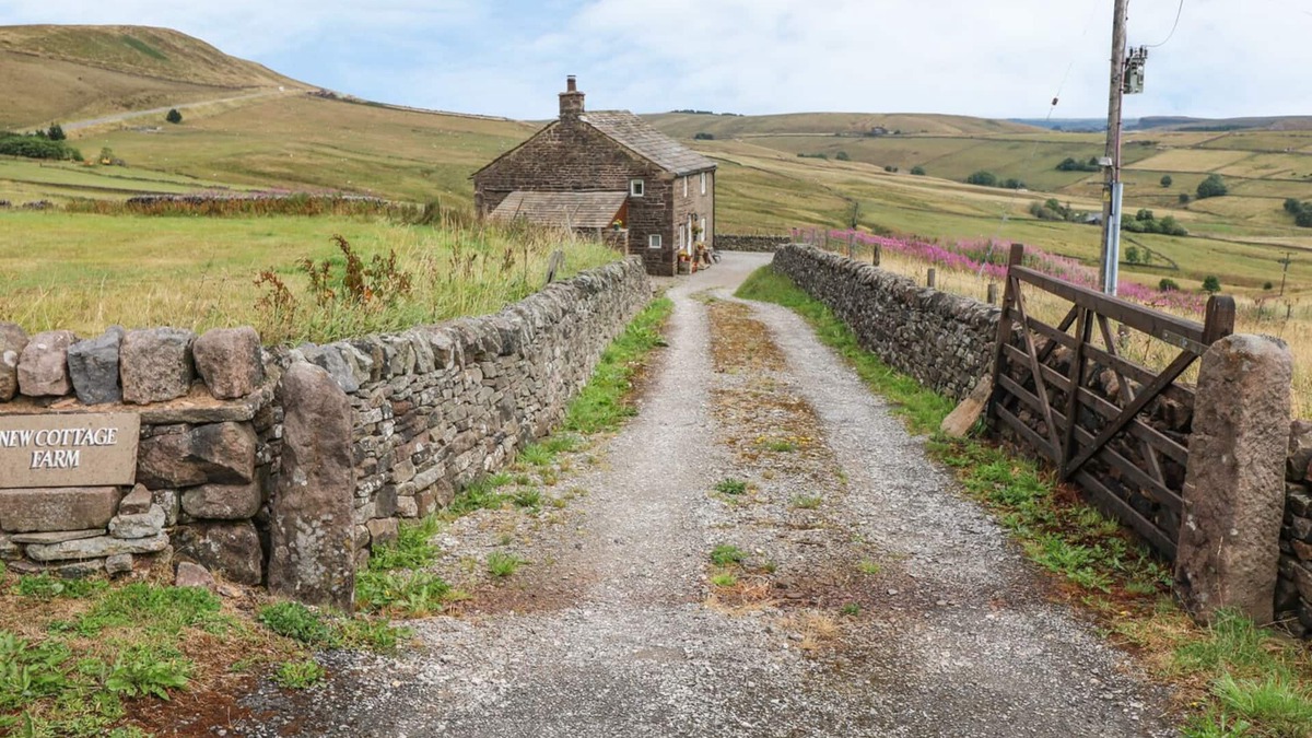 Longnor Cottage | NEW COTTAGE FARM, family friendly, with open fire in Buxton
