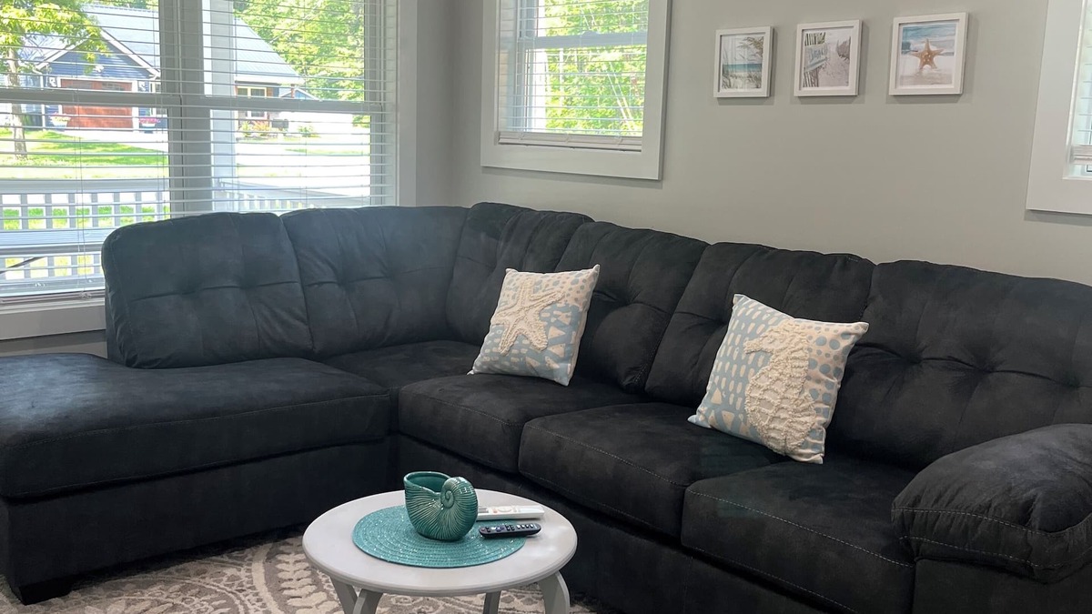 Geneva-on-the-Lake Cottage | New cottage in a quiet residential area! Close to the strip! 7 mi. from Spire.