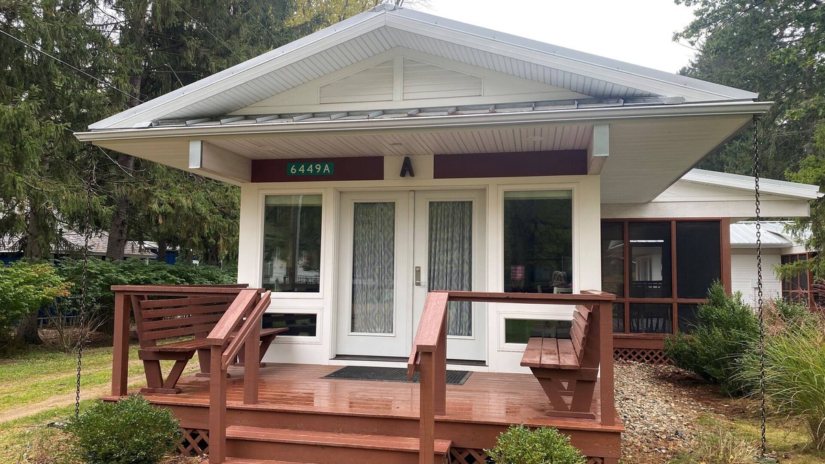Shorewood-Tower Hills-Harbert Cottage | New cottage in the Harbor Country of Lake Michigan