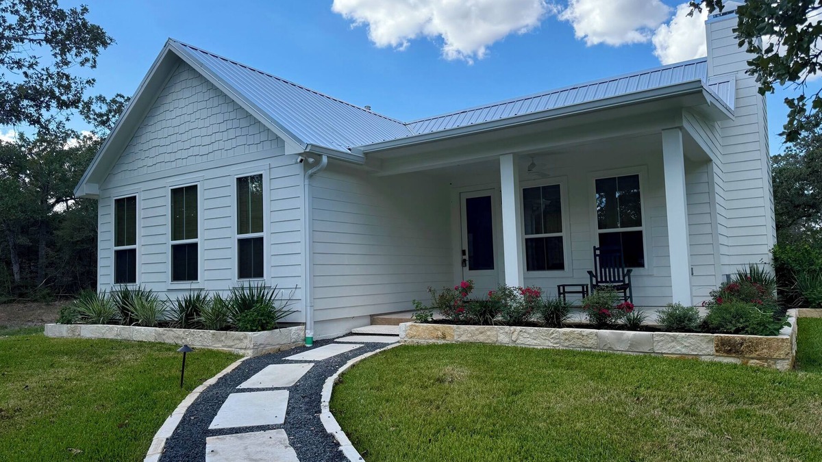 Round Top House | NEW Country Escape | Firepit | 5 Minutes to Round Top