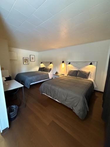 Swan River Hotel | New Country Motel