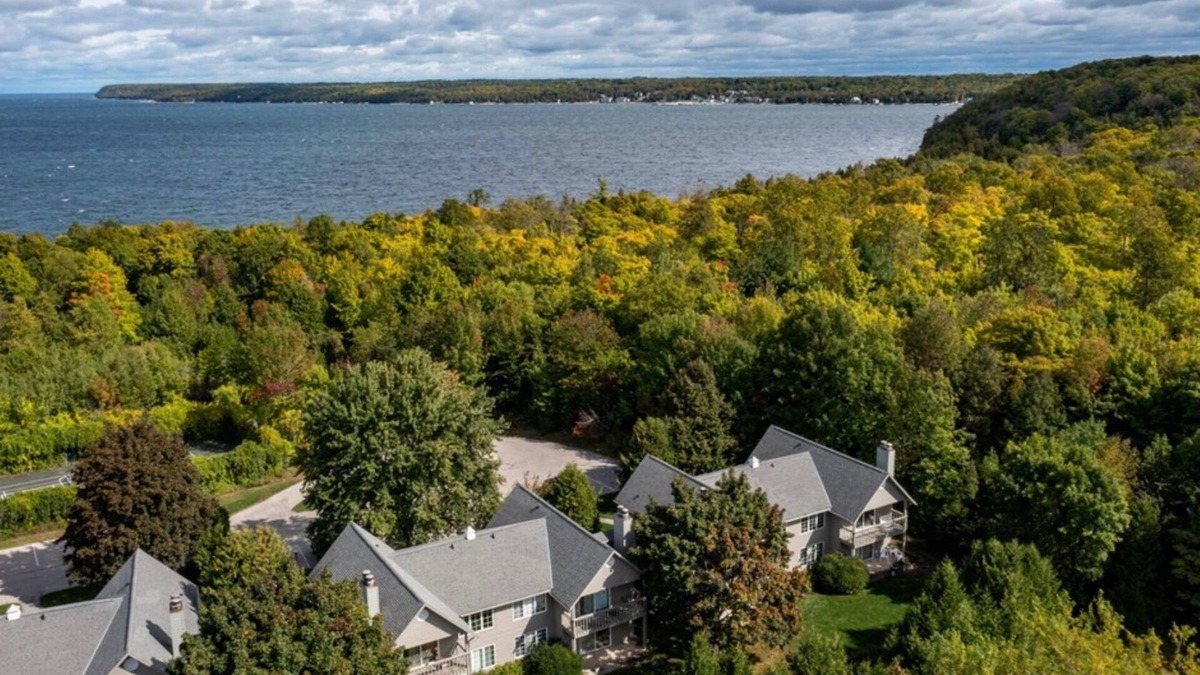 Sister Bay Condo | New! Country Stroll to Pebble Beach! Charming-Cozy. Nature Retreat!Close to town