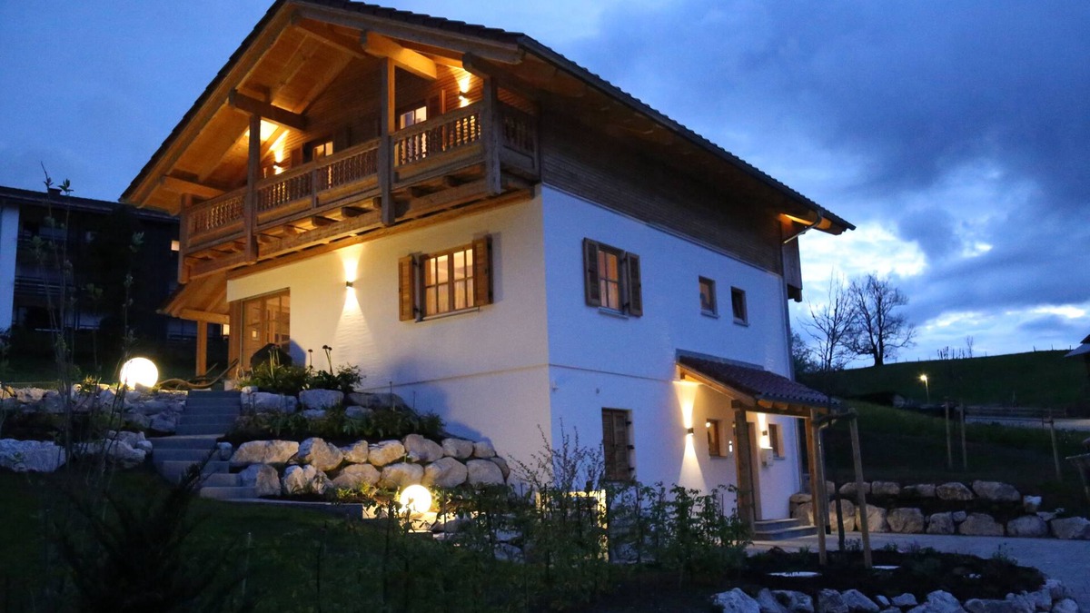 Steibis House | New country-style vacation home with large pool, garden and garage
