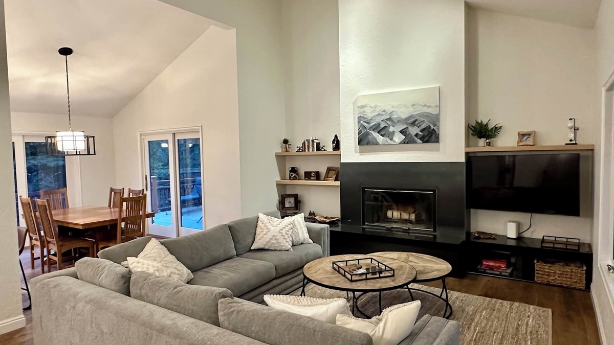 South Snyderville Basin House | NEW COVERED PATIO WITH HOTTUB! Large private 5 bdrm across from Canyon's.