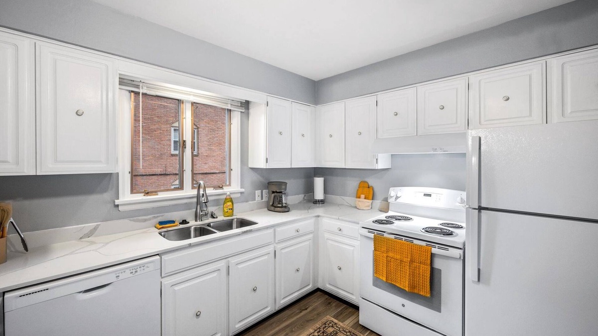 Bedford Apartment | NEW! Cozy Boho 2BR W/King 7 Miles from Downtown