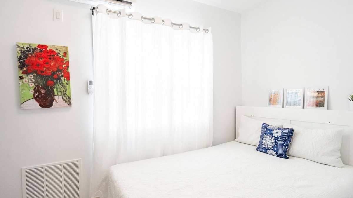 Queens Apartment | New Cozy Budget Studio with AC, High-speed Wi-Fi