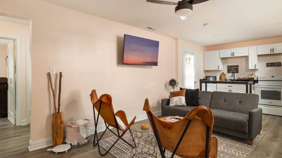 Greensboro House | NEW Cozy Bungalow 3 bed/2 bath w/King & pet friendly - Coliseum GAC UNCG<5 min