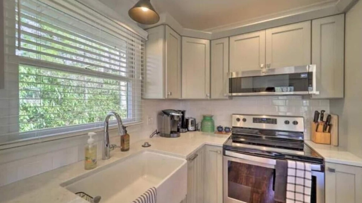 Newland Cabin | NEW! Cozy cabin minutes from Grandfather Mtn, Banner Elk, golf and pool too!