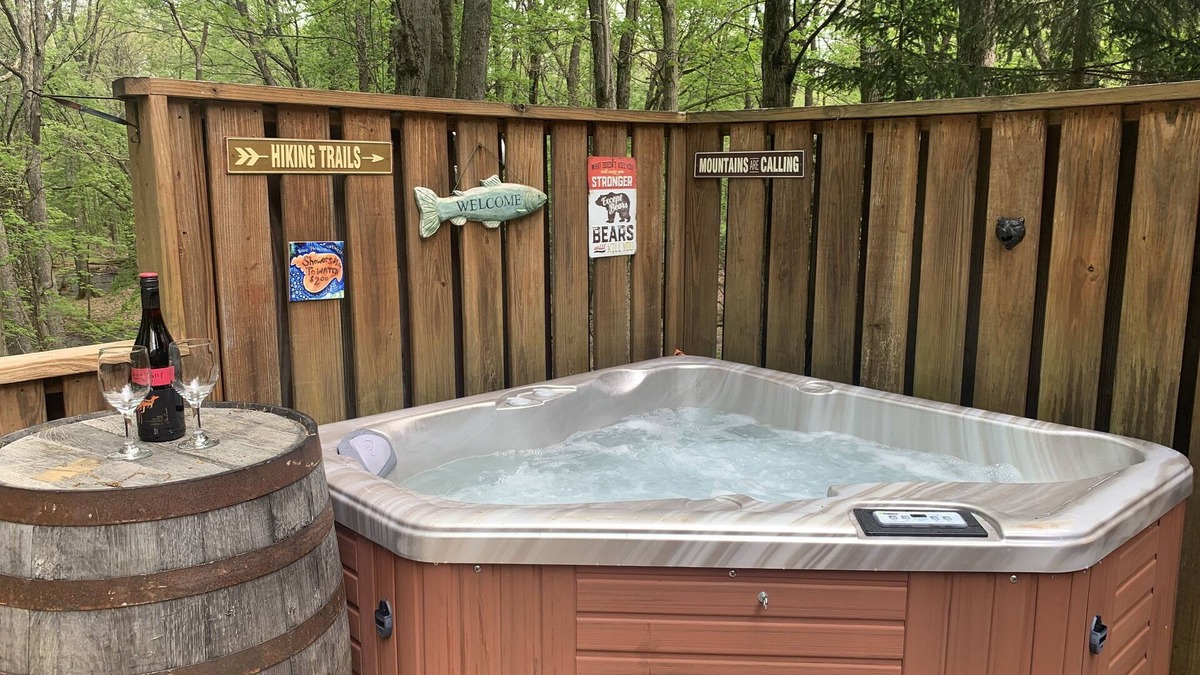 Lake Harmony Cabin | New! Cozy cabin with hot tub and game room.