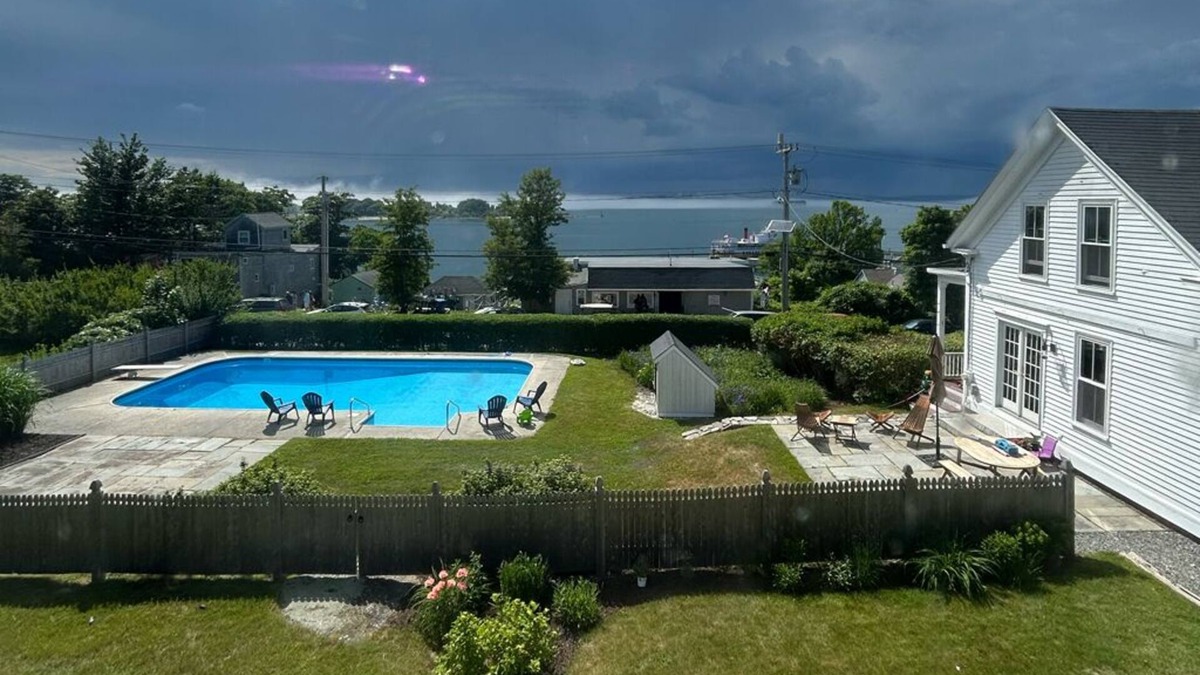 Peaks Island House | New - Cozy Cape on Peaks Island overlooking Casco Bay and Portland skyline