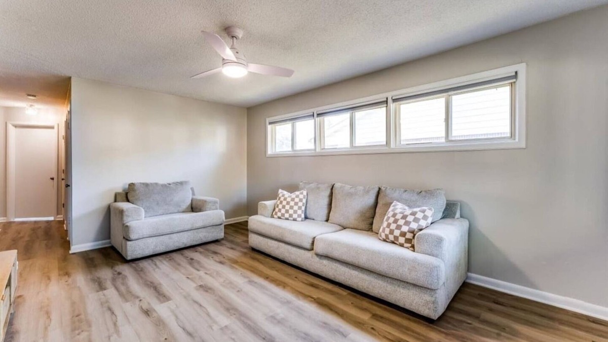 Derby House | NEW cozy & clean Derby Bungalow!