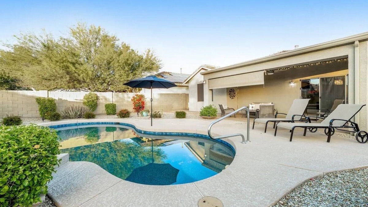 Anthem House | NEW! Cozy desert getaway with private backyard and seasonal pool!