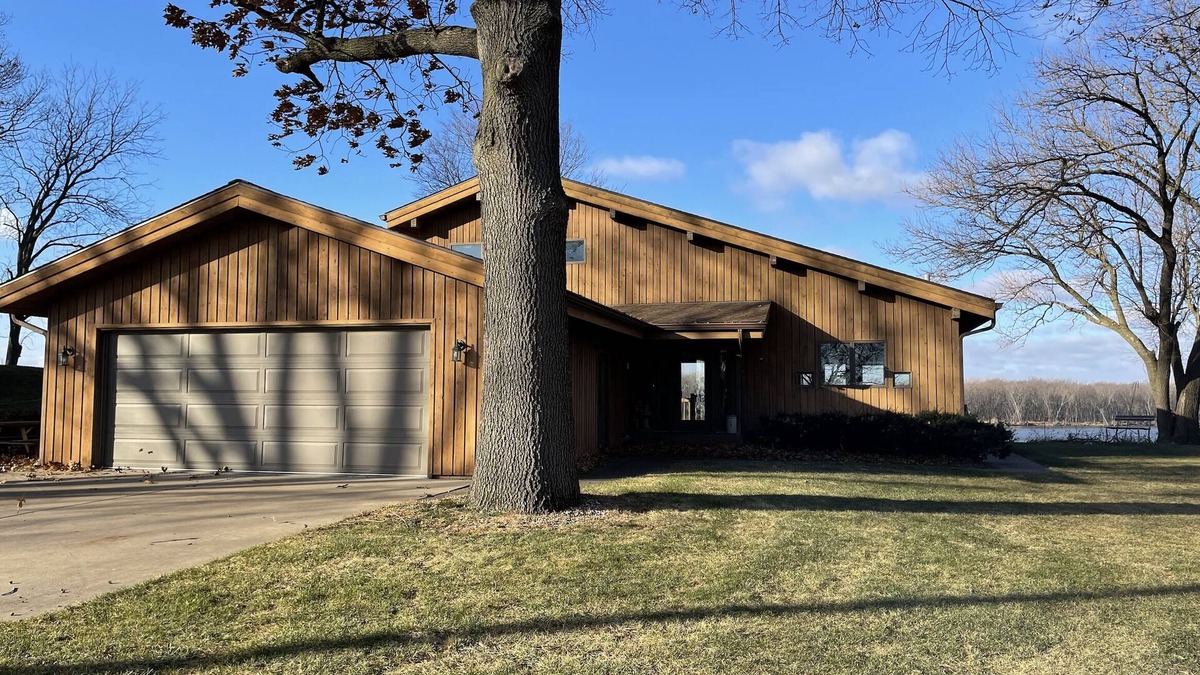 Cordova House | NEW! Cozy home overlooking Mississippi River