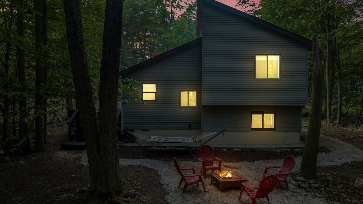 Tobyhanna Villa | NEW! Cozy home with Jacuzzi and Fire Pit in Pocono!