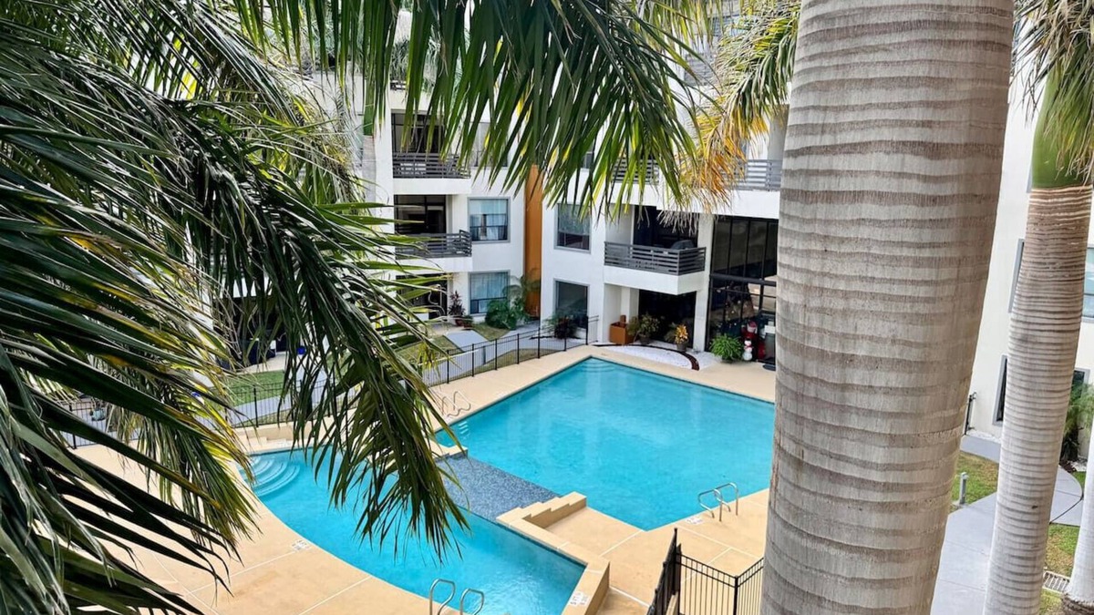 Mission Apartment | New & Cozy - Hot Jacuzzi 3BR Condo GREAT location