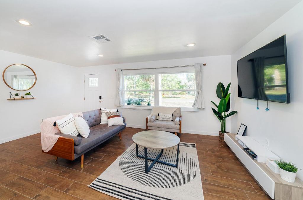 Crystal River House | NEW Cozy House 5 Min Three Sisters Springs