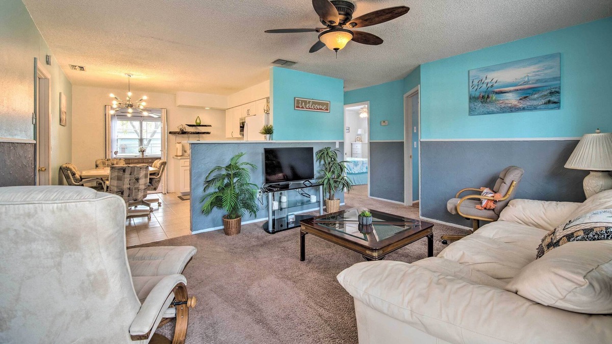 Emerald Beach House | NEW! Cozy Hudson Home w/ Fire Pit ~ 2 Mi to Beach!