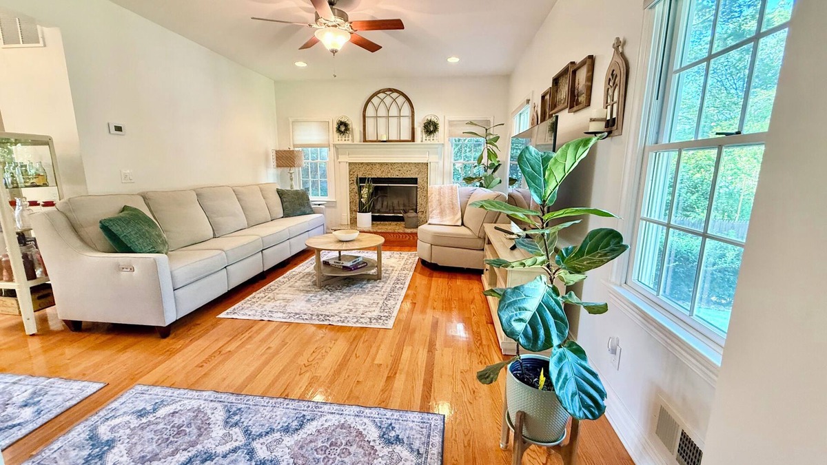 Mountainside House | New Cozy pristine home in Mountainside NJ, Mins to NYC free coffee, Smart Tvs +