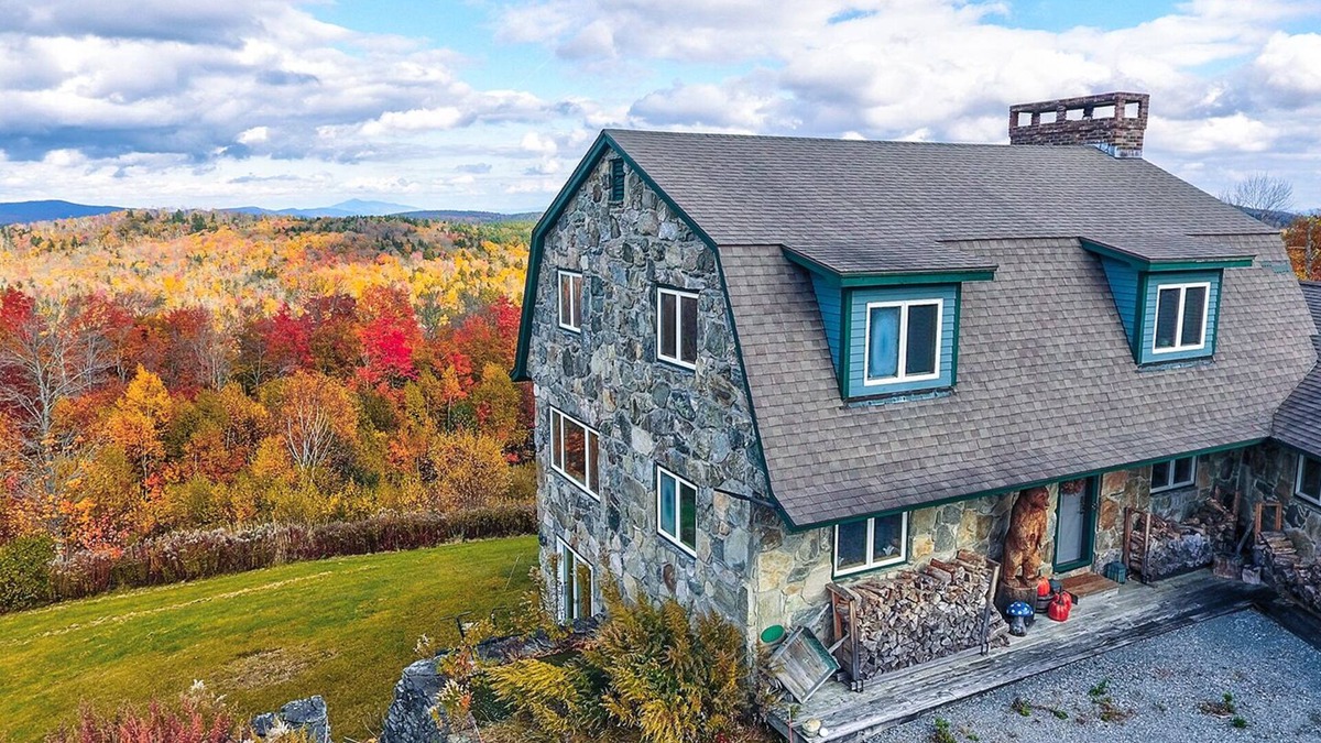Windham House | New! Cozy private Chalet with incredible views, close to Mountains!