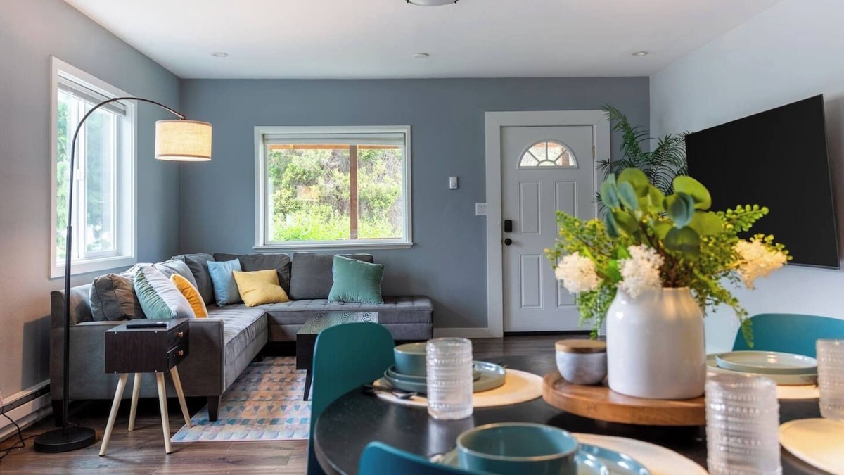 Madison Park Apartment | NEW Cozy Unit w/Porch near Arboretum and Transit