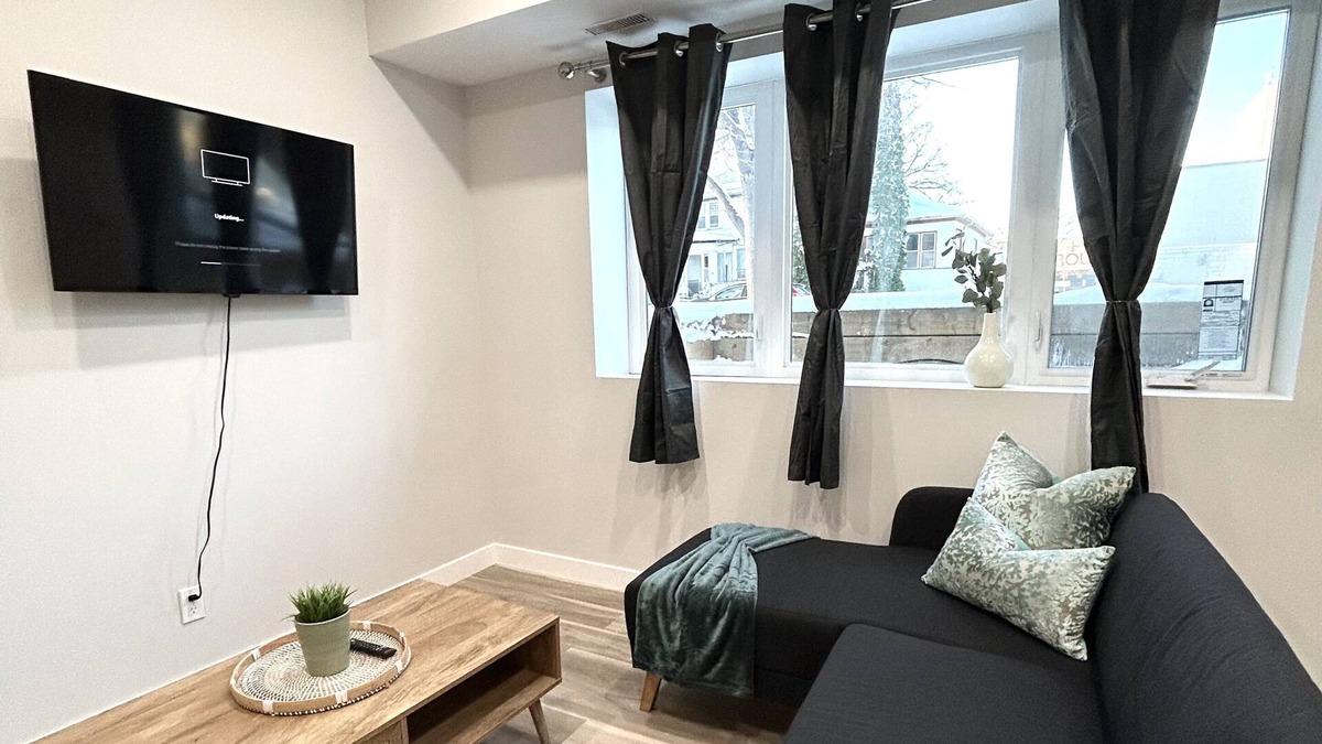 Winnipeg House | New&CozyBasement suite|Free Parking