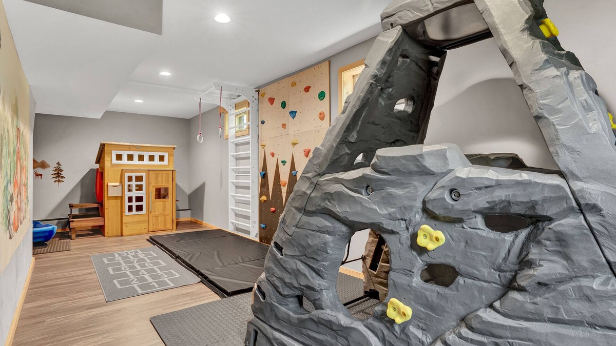 Albrightsville Cabin | New! Creek/lakeview/ kids play area/Arcade/Hottub
