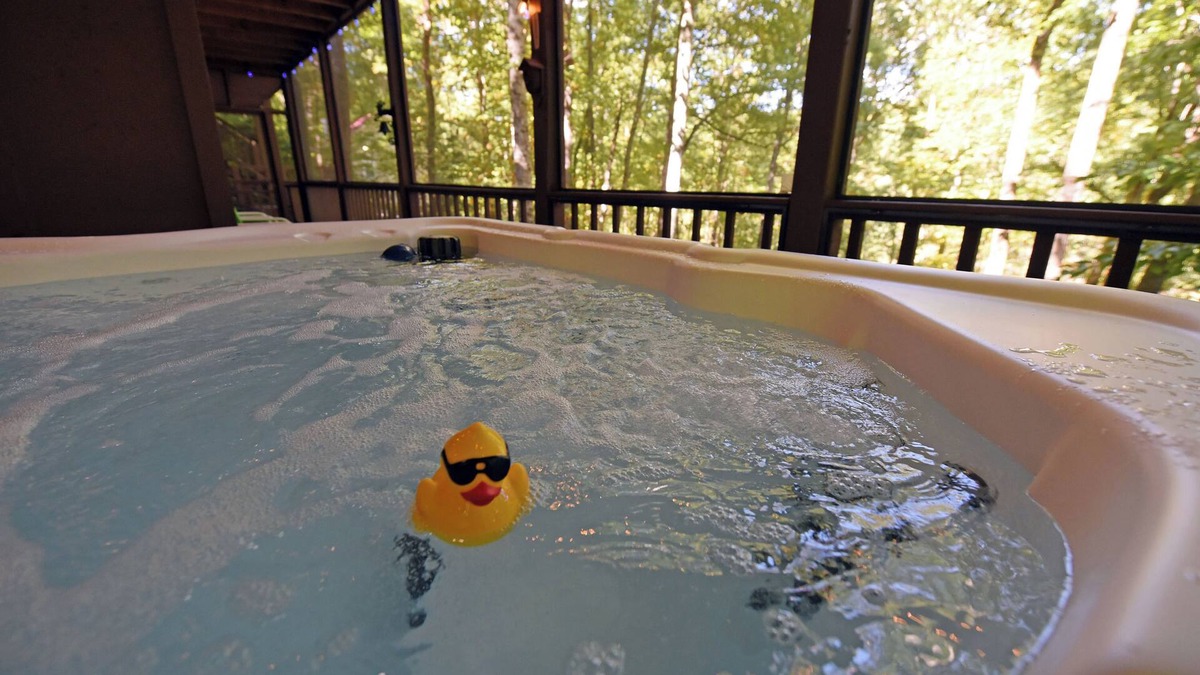 Hiawassee Cabin | NEW! Creekside Cabin w/new hot tub & firepit!