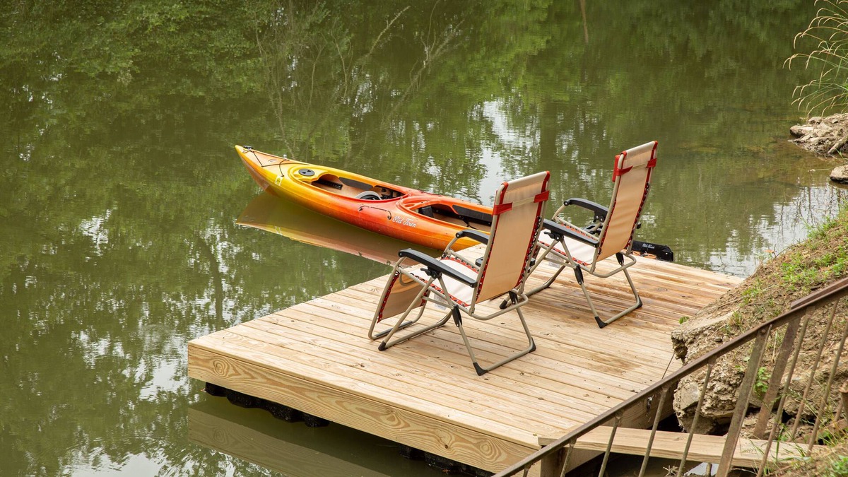 Mount Aetna Cottage | New! Creekside Cottage ~ Double Kayak ~ Dreamy Getaway for 2