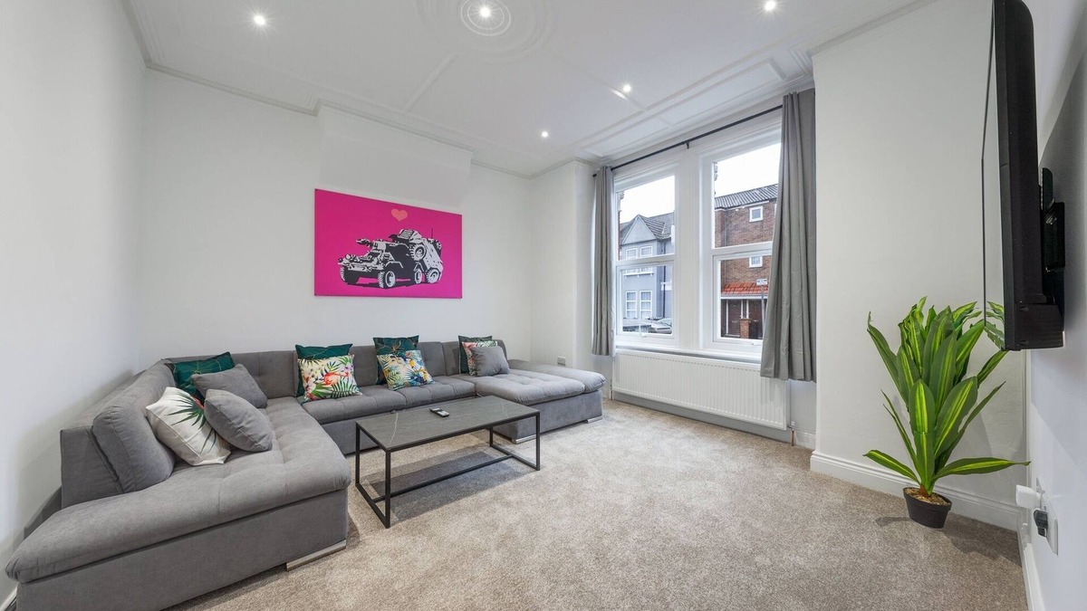 Cricklewood House | New Cricklewood Modern Home