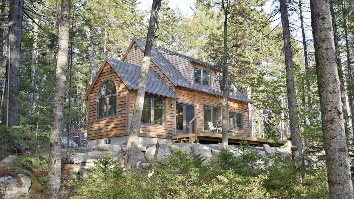 Ellsworth Cabin | NEW custom cabin on private cove! Gateway to Acadia! 3 acres! Family friendly!