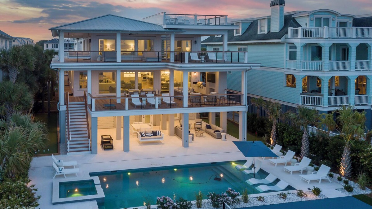 Isle of Palms House | NEW CUSTOM HOME~ 620 Ocean Blvd. Now booking! Pickleball, Bocce Ball, Putting Green, Pool/Spa
