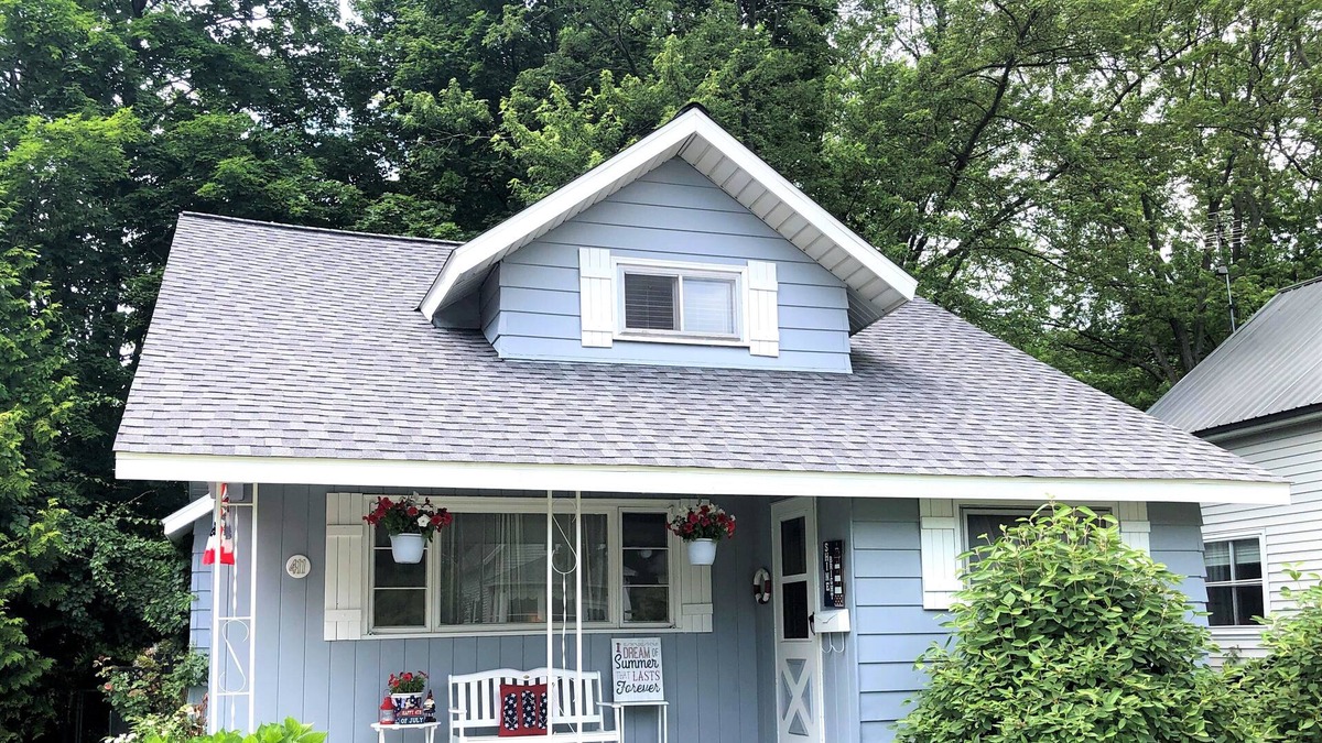 Ludington Cottage | NEW Cute Cottage Walk to Beach/Downtown Ludington