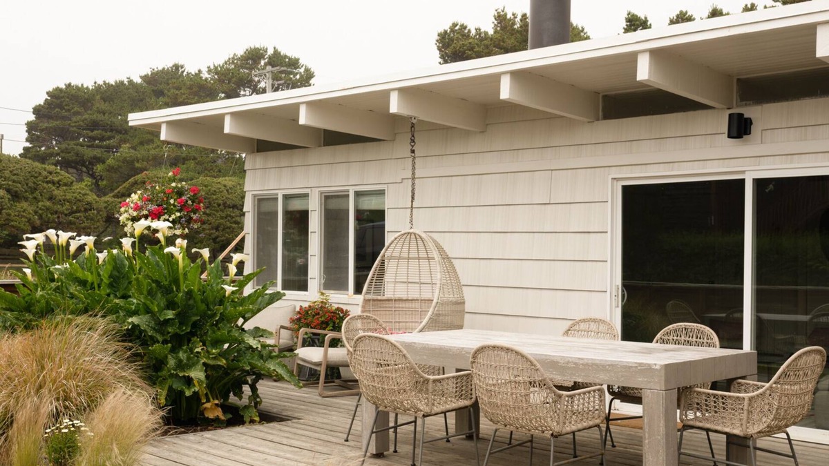 Neskowin Cottage | New! Cutest Cottage on the Oregon Coast + Hot Tub + Steps to the Beach!n