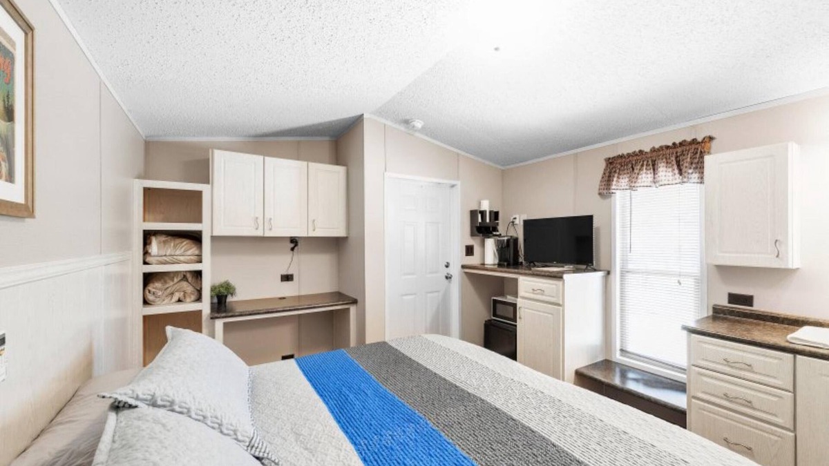 Kingston Apartment | NEW! DazeOFF too(Suite 7) - Pet Friendly Suite by The Lodges at Fossil Creek