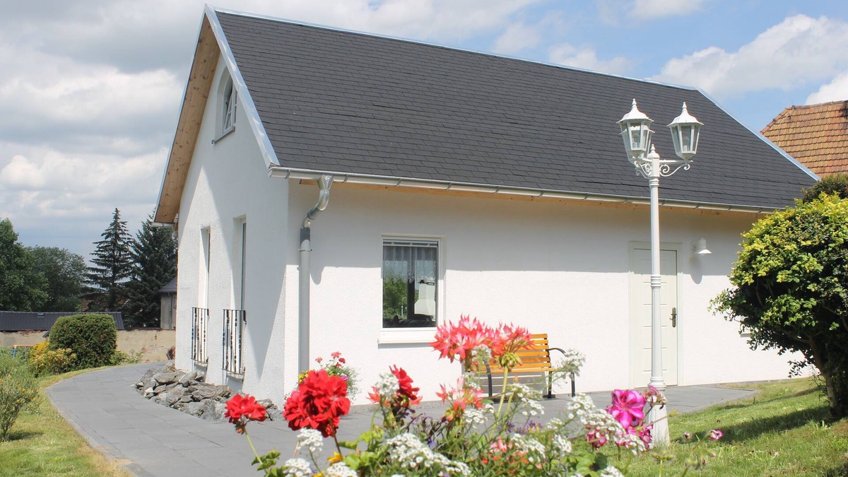 Lichtenwalde House | Newly renovated, cozy cottage with great comfort, pets welcome.