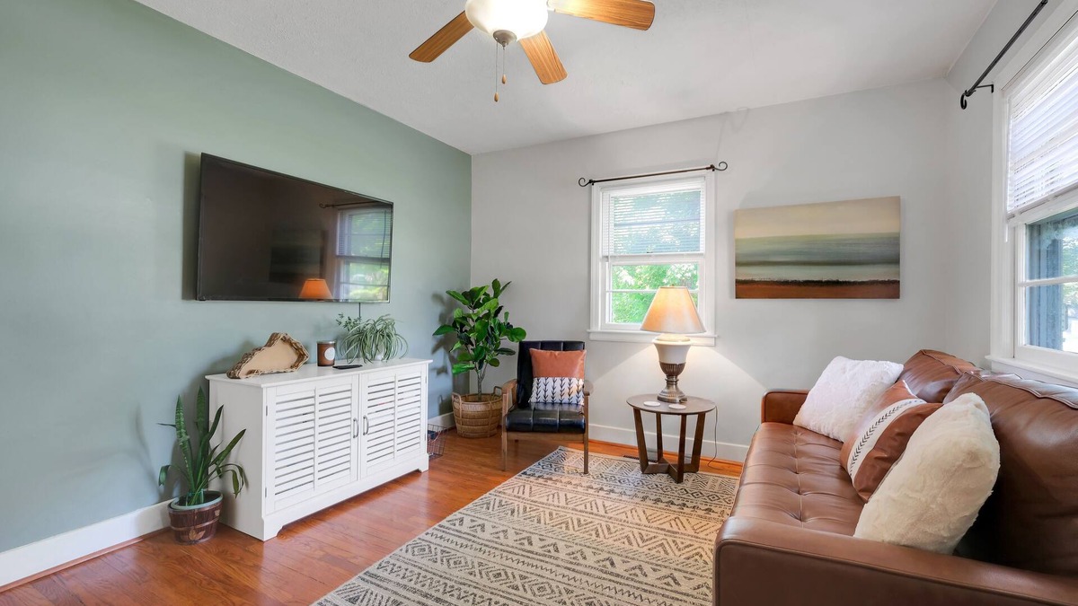 Schnitzelburg House | NEW! ☆ Deluxe on Delor!☑Spacious ☑Accessible ☑Cozy