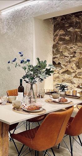 Old Town Apartment | NEW Design & High Standard Apt from 16th Century in Old Town-FREE Parking